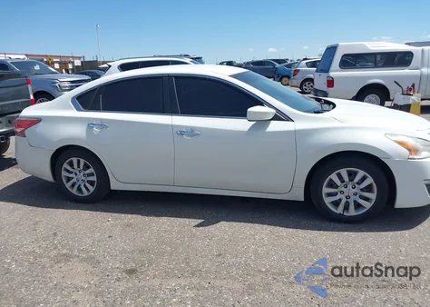 2015 Nissan Altima 2.5/2.5 S/2.5 Sl/2.5 Sv z USA, uszkodzony, nr VIN 1N4AL3AP3FC275643